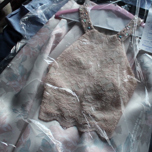 PROM DRESS - Picture 2 of 4